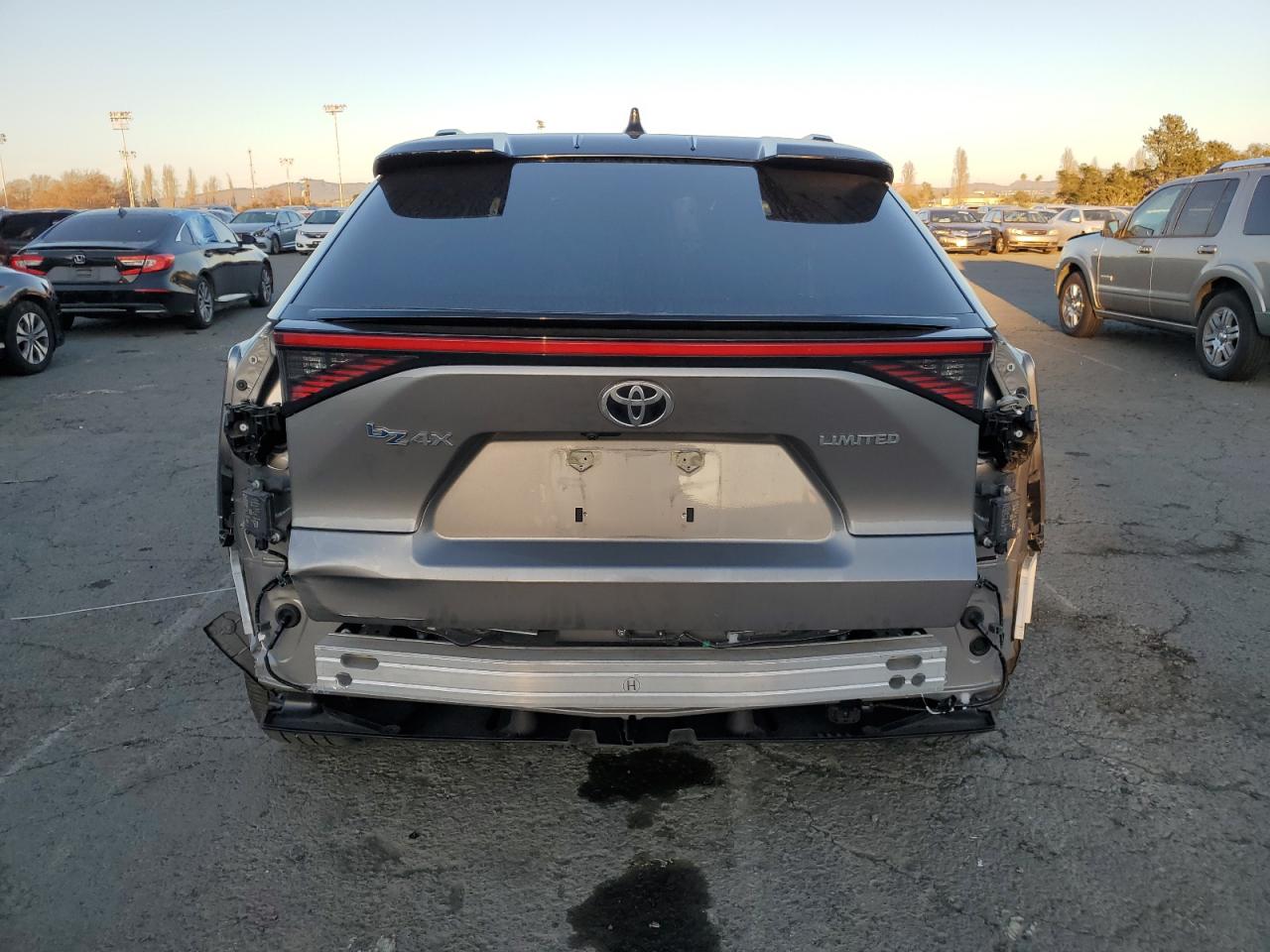 2023 TOYOTA BZ4X XLE VIN:JTMAAAAA7PA021074