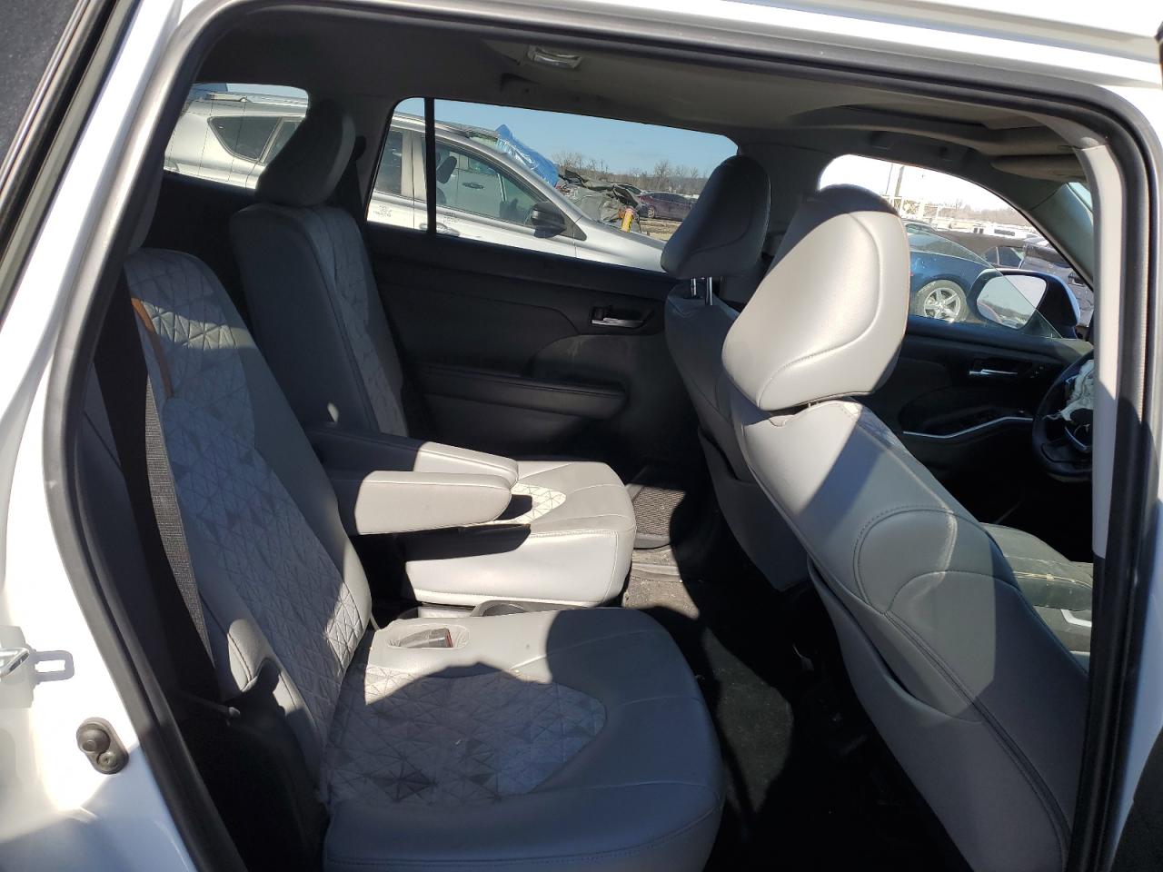 2023 TOYOTA HIGHLANDER HYBRID BRONZE EDITION VIN:5TDABRCH8PS112038