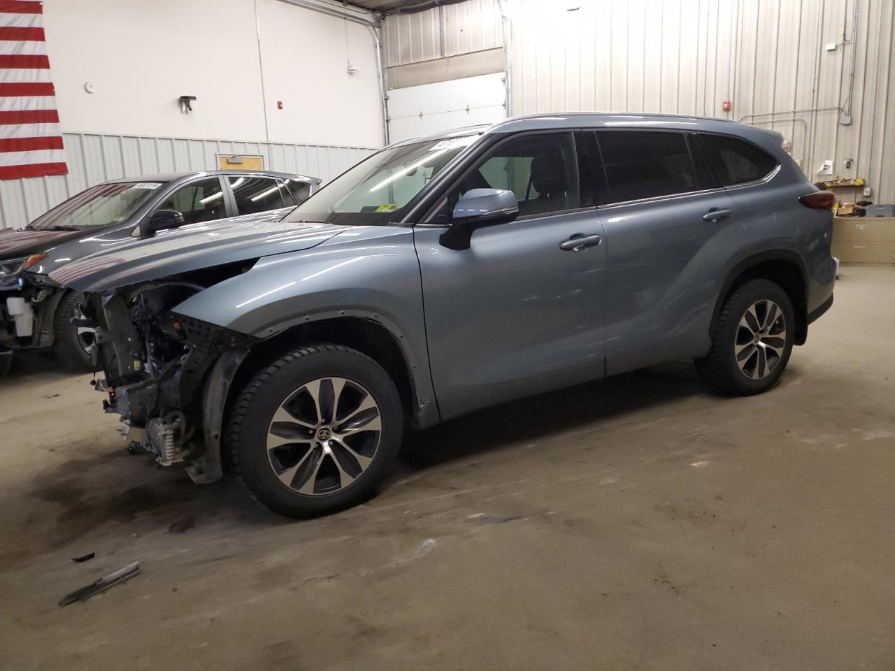 2022 TOYOTA HIGHLANDER XLE VIN:5TDHZRBHXNS238202