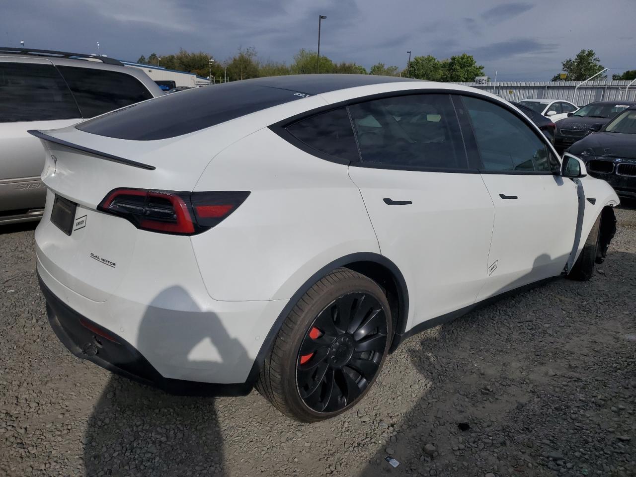 2022 TESLA MODEL Y  VIN:7SAYGDEF0NF367589