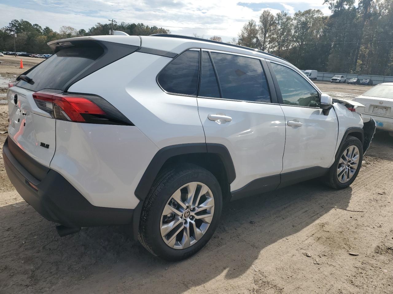 2024 TOYOTA RAV4 XLE PREMIUM VIN:2T3C1RFV3RW352290