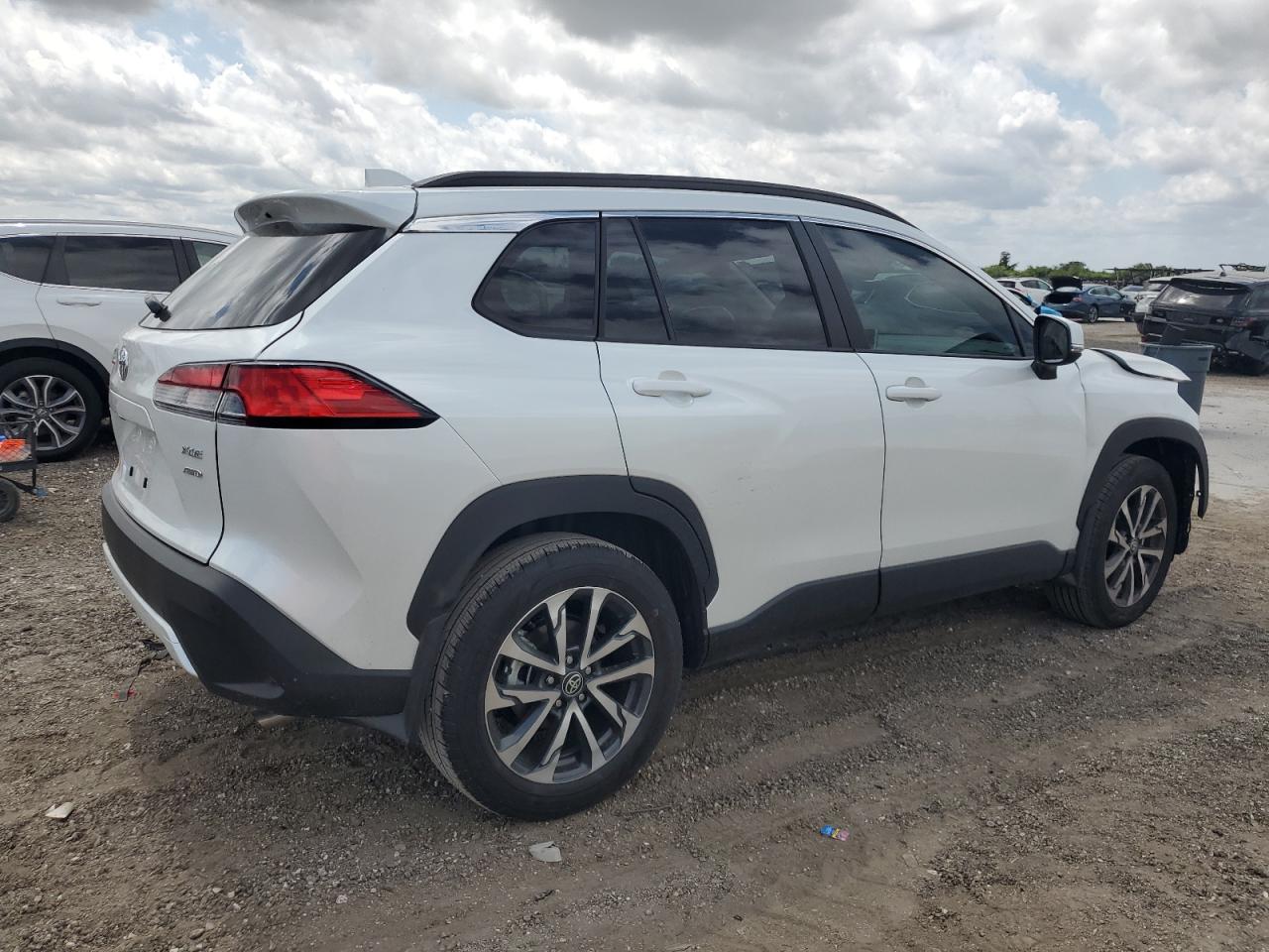 2024 TOYOTA COROLLA CROSS XLE VIN:7MUDAABG3RV117053
