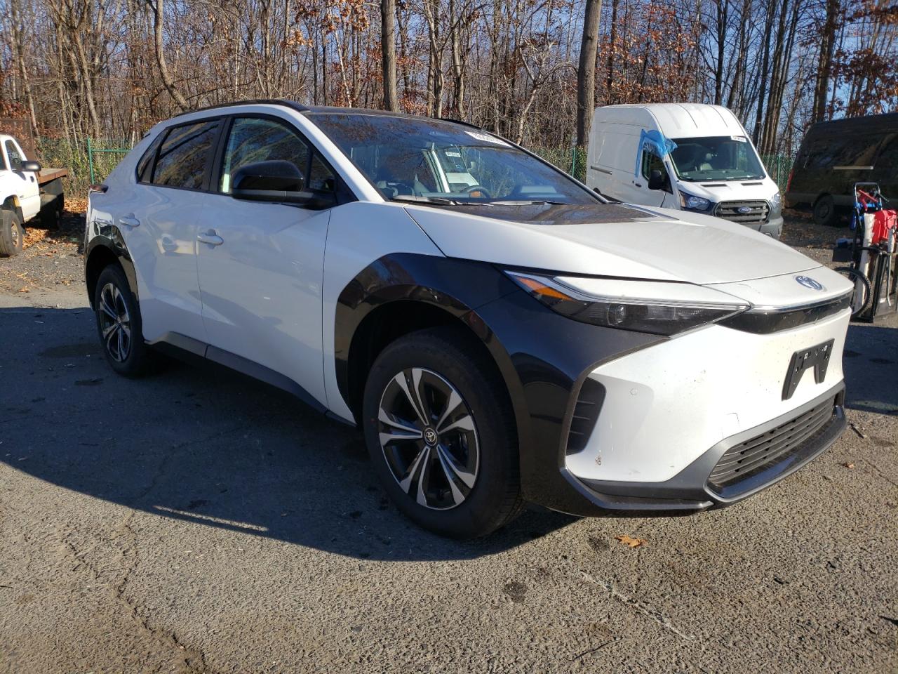 2024 TOYOTA BZ4X XLE VIN:JTMABACA7RA078839