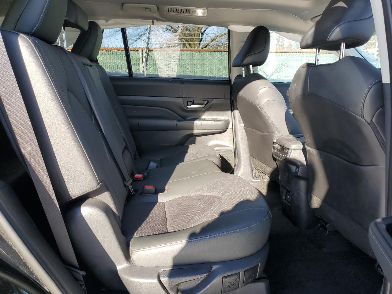 2024 TOYOTA GRAND HIGHLANDER XLE VIN:5TDAAAB51RS058113