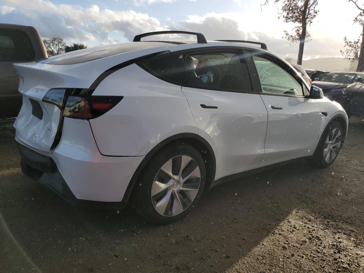 2022 TESLA MODEL Y  VIN:7SAYGAEE3NF358357