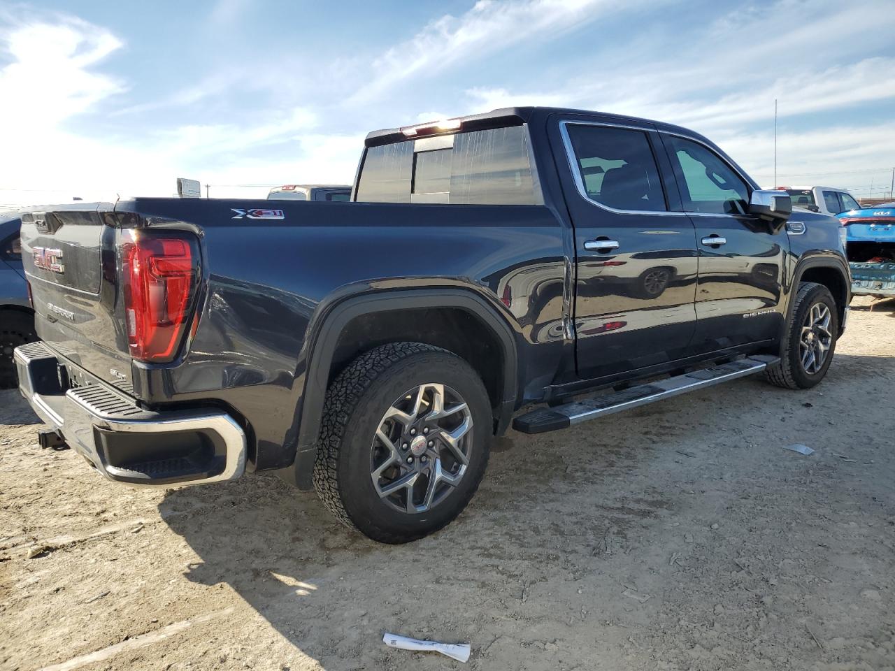 2022 GMC SIERRA K1500 SLT VIN:1GTUUDED1NZ645588