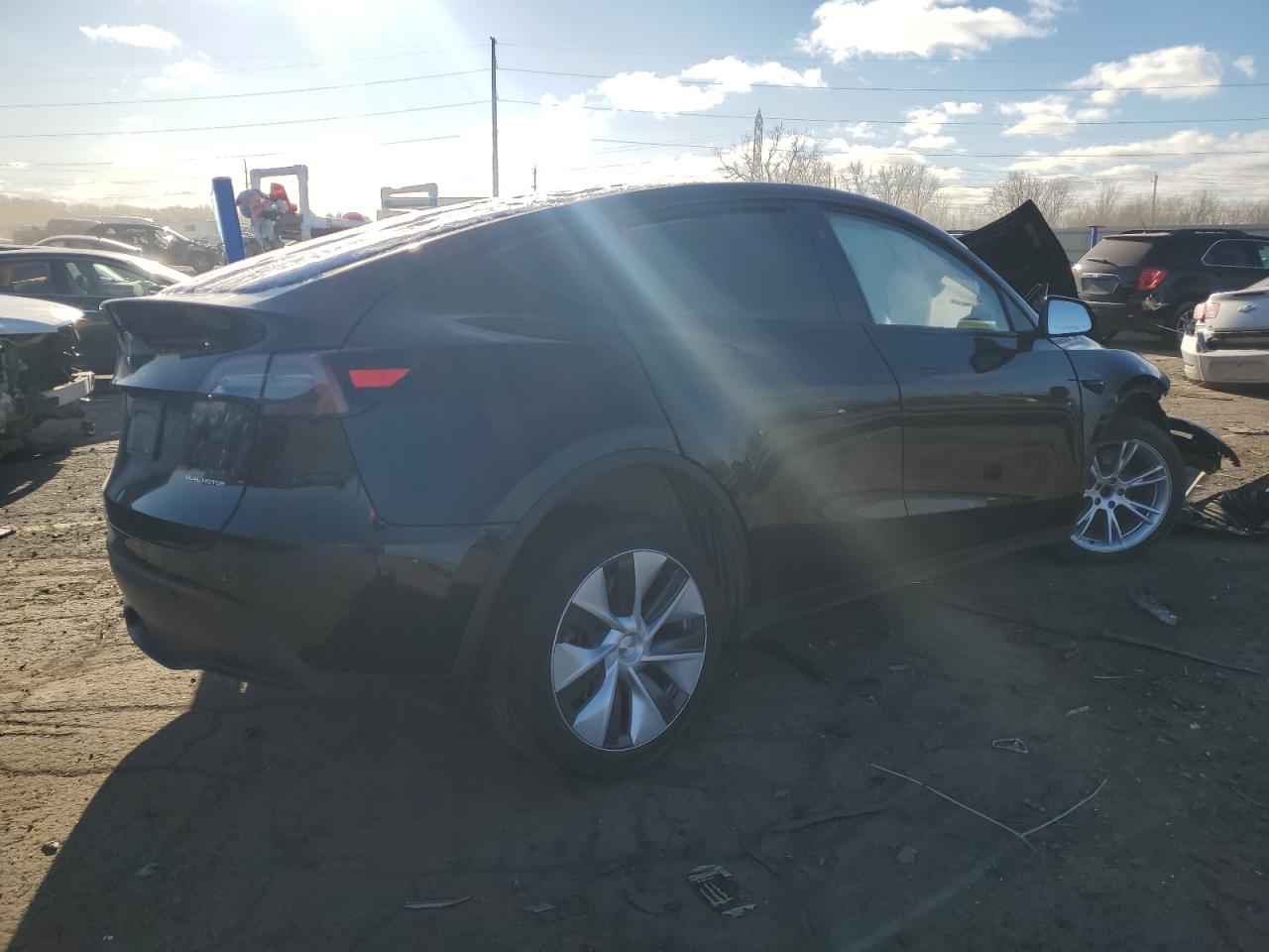 2024 TESLA MODEL Y  VIN:7SAYGDEE9RF984146
