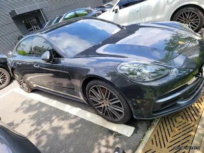 2018 Porsche Panamera VIN: