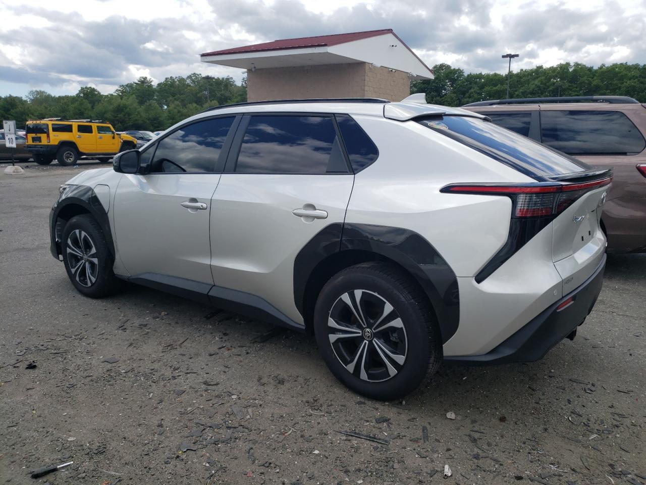 2023 TOYOTA BZ4X XLE VIN:JTMABACA4PA037470