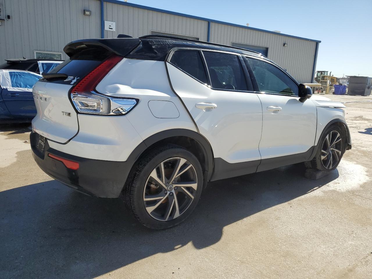 2022 VOLVO XC40 T5 R-DESIGN VIN:YV4162UM9N2722040