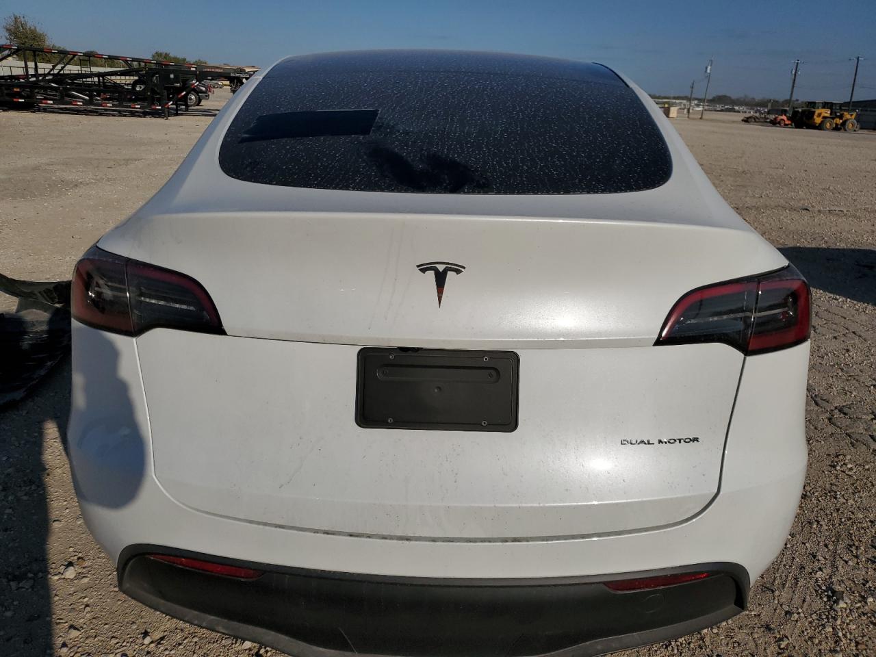 2024 TESLA MODEL Y  VIN:7SAYGDEE7RA333742