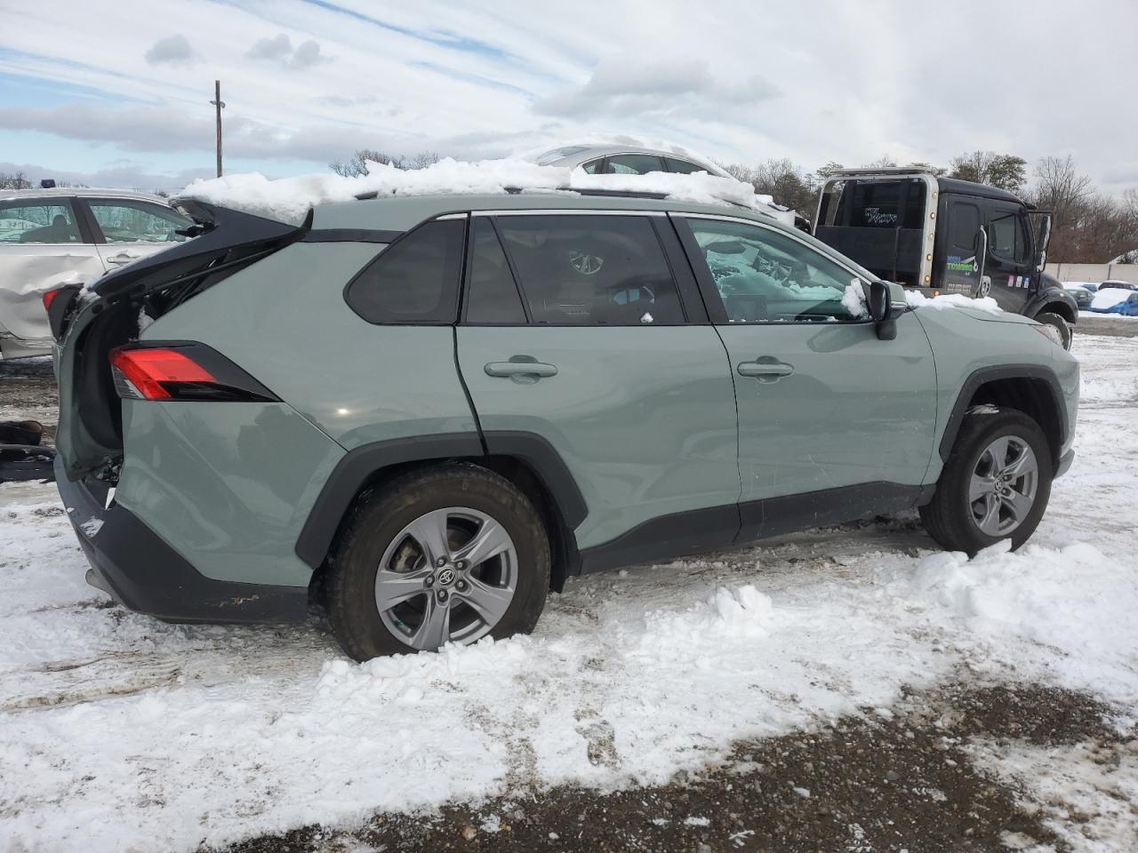 2022 TOYOTA RAV4 XLE VIN:2T3RWRFV3NW136641