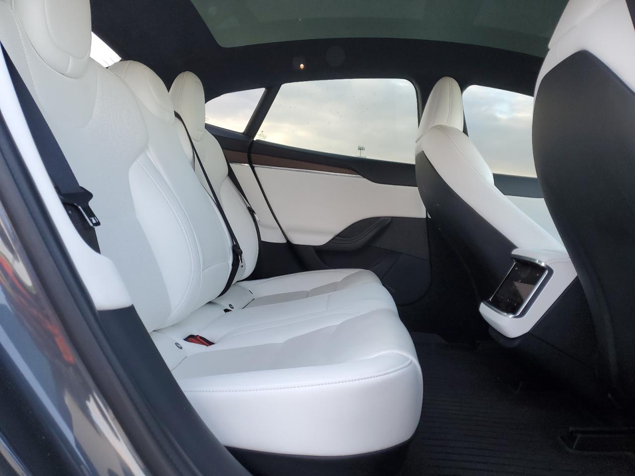 2022 TESLA MODEL S  VIN:5YJSA1E5XNF489693