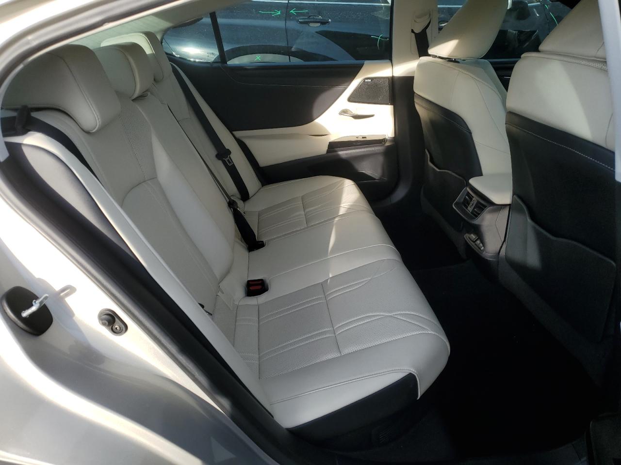 2022 LEXUS ES 300H BASE VIN:58AEA1C17NU021512