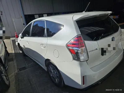 2016 Toyota Prius v VIN: