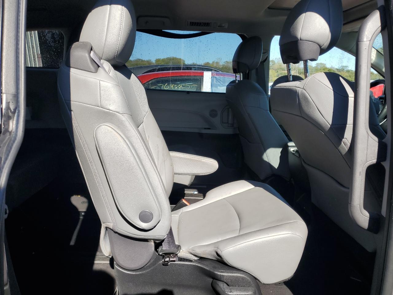 2022 TOYOTA SIENNA XLE VIN:5TDYRKEC5NS092637
