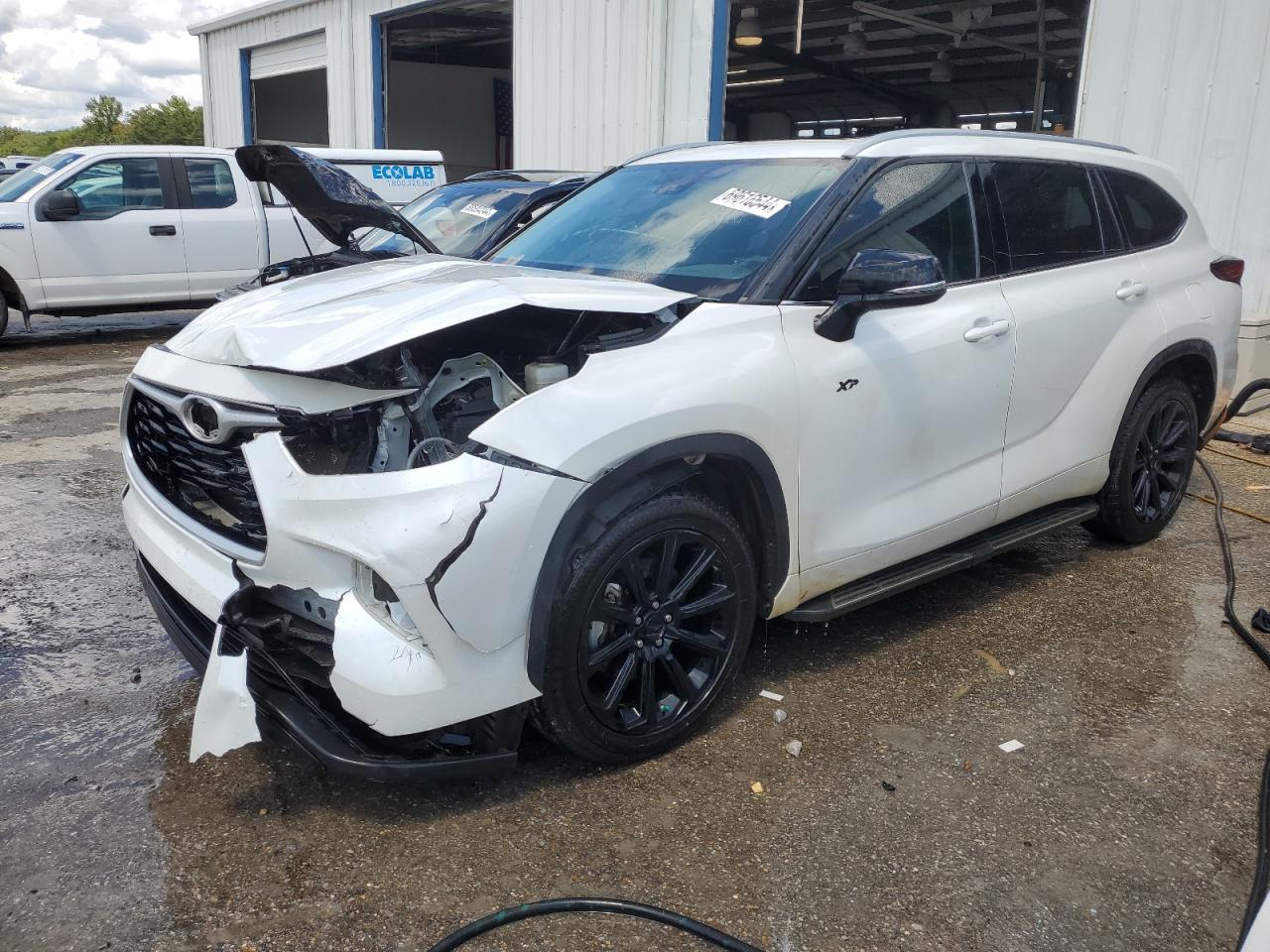 2022 TOYOTA HIGHLANDER XLE VIN:5TDGZRAHXNS092817