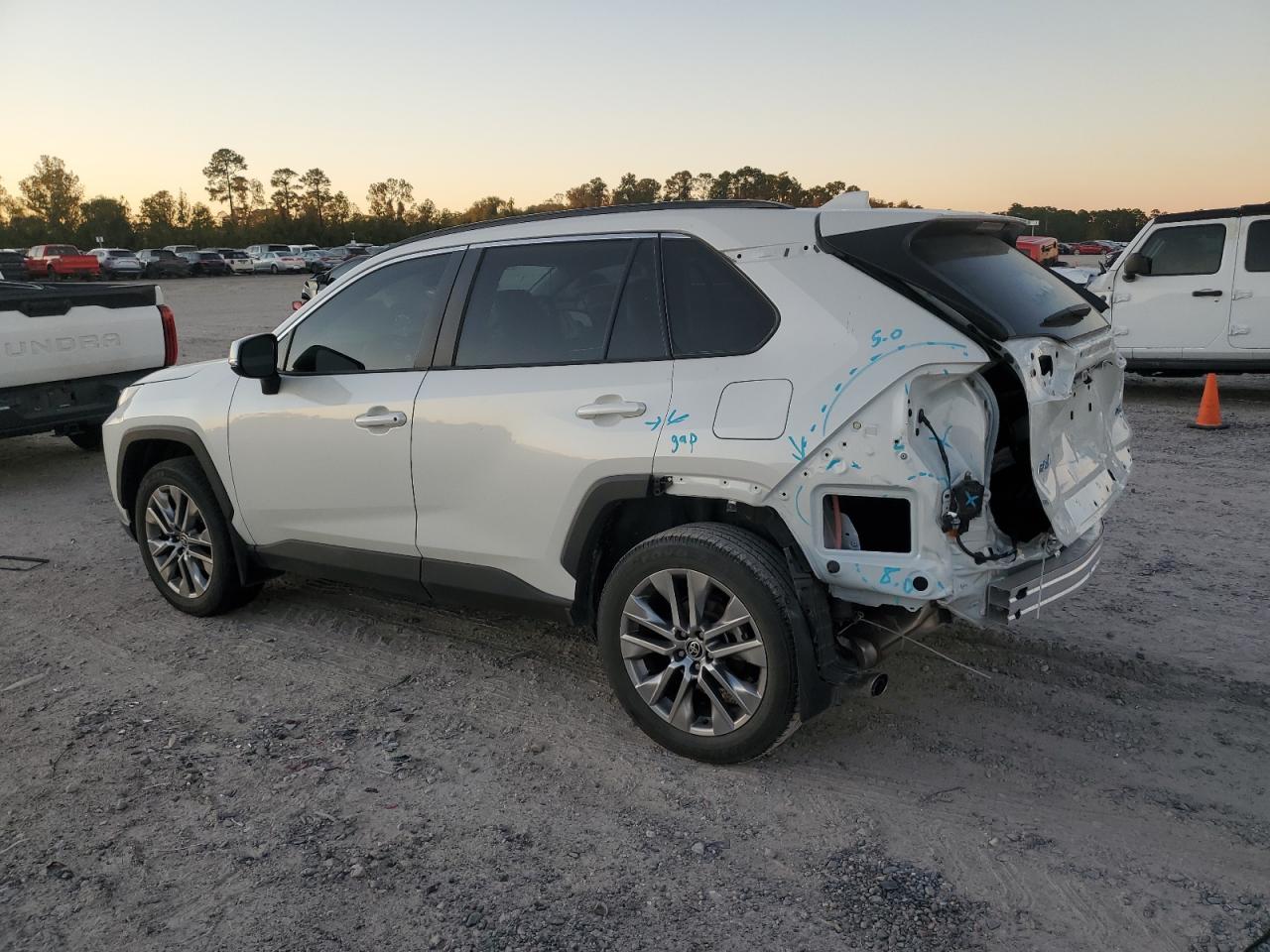 2022 TOYOTA RAV4 XLE PREMIUM VIN:2T3C1RFV8NW228767