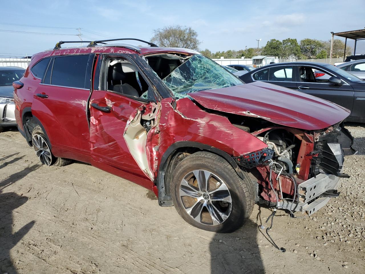 2022 TOYOTA HIGHLANDER XLE VIN:5TDGZRBH3NS203707