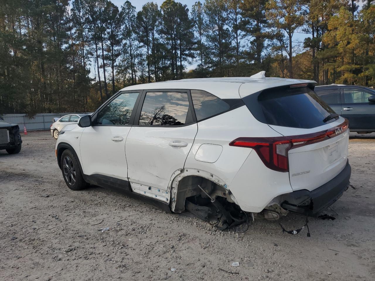 2024 KIA SELTOS LX VIN:KNDEPCAA5R7472824