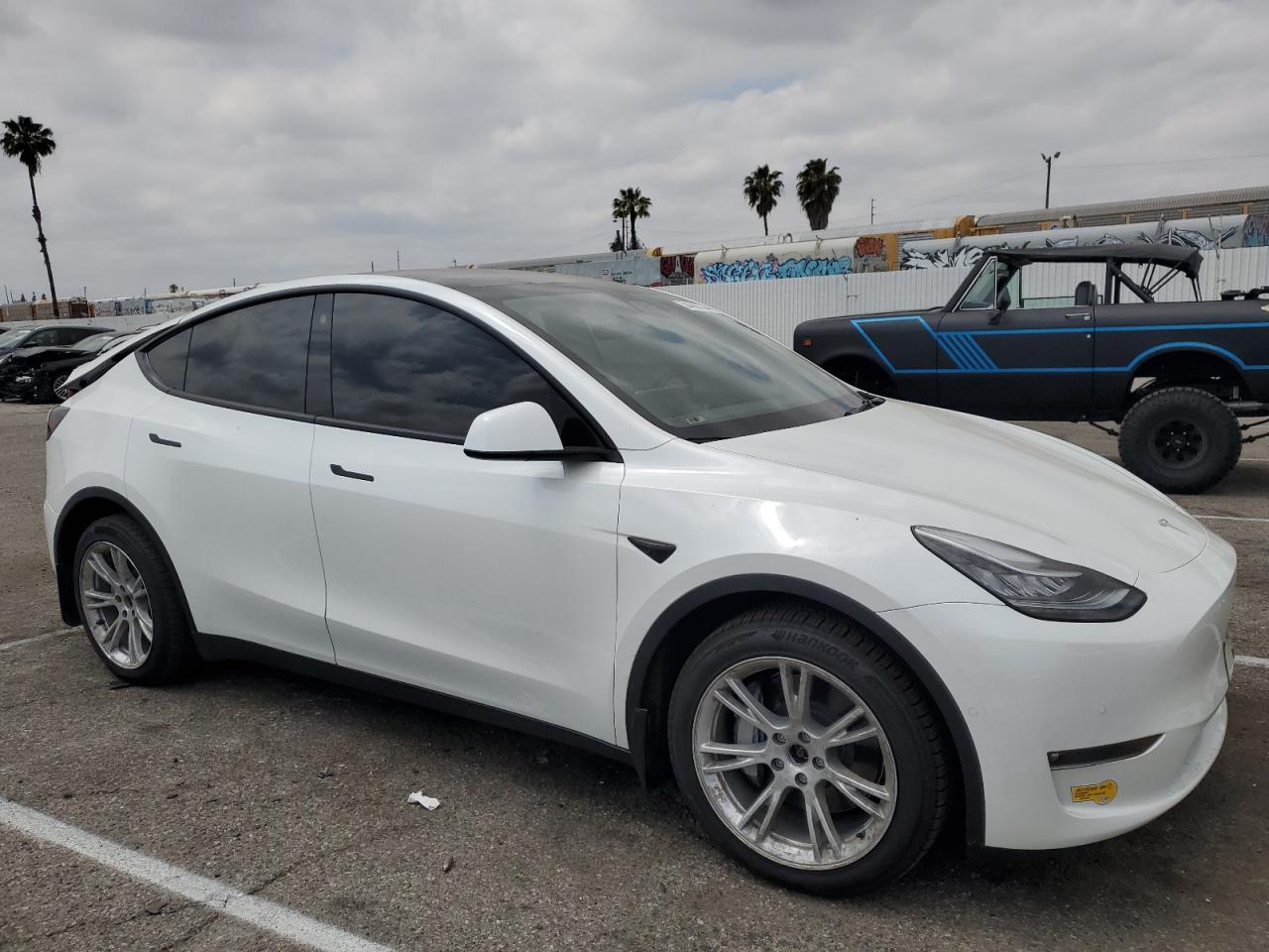 2022 TESLA MODEL Y  VIN:7SAYGDEE9NF367713