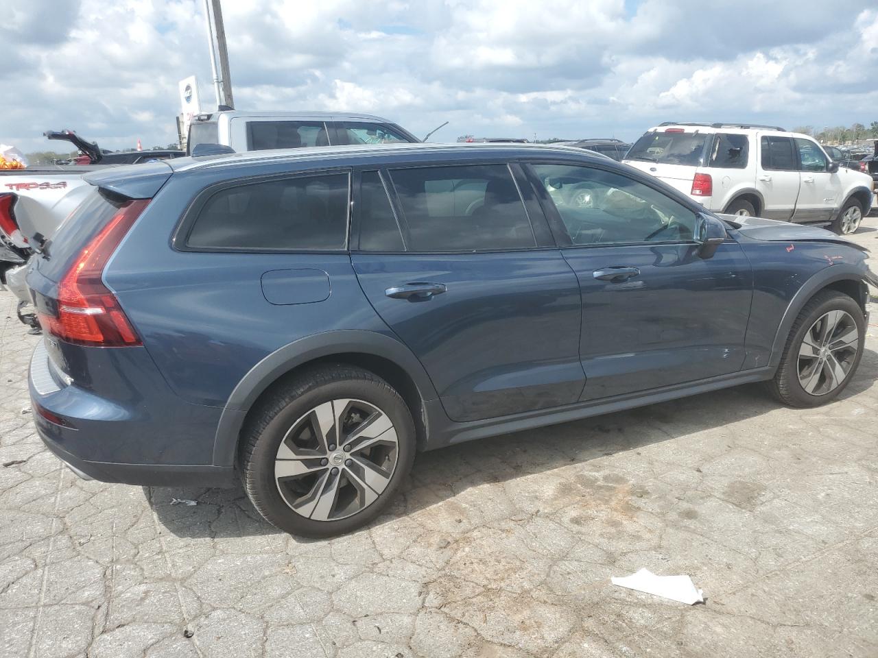 2022 VOLVO V60 CROSS COUNTRY T5 MOMENTUM VIN:YV4102WK6N2089607