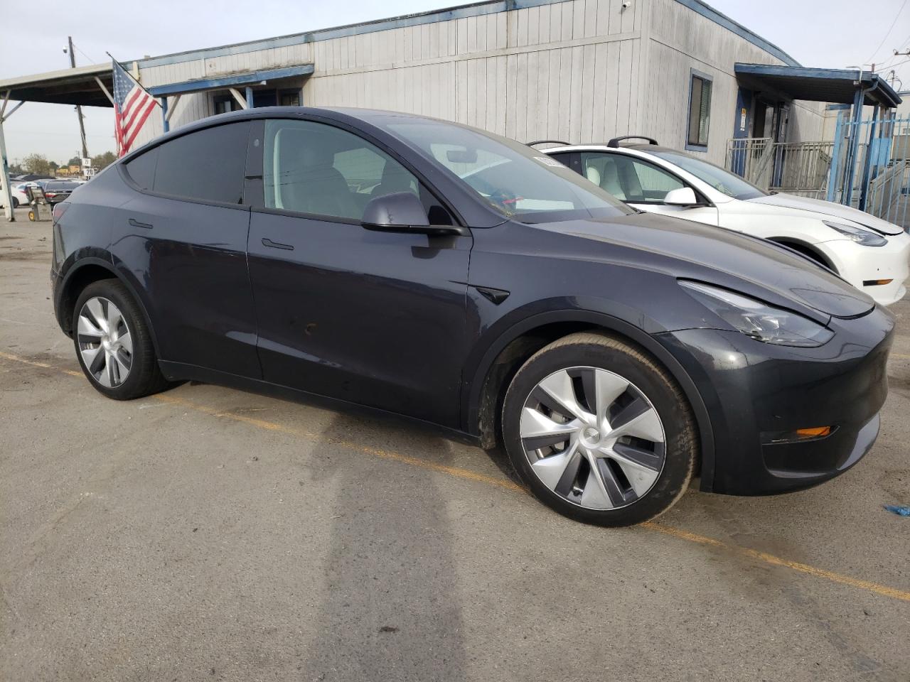 2024 TESLA MODEL Y  VIN:7SAYGDEE0RA256700