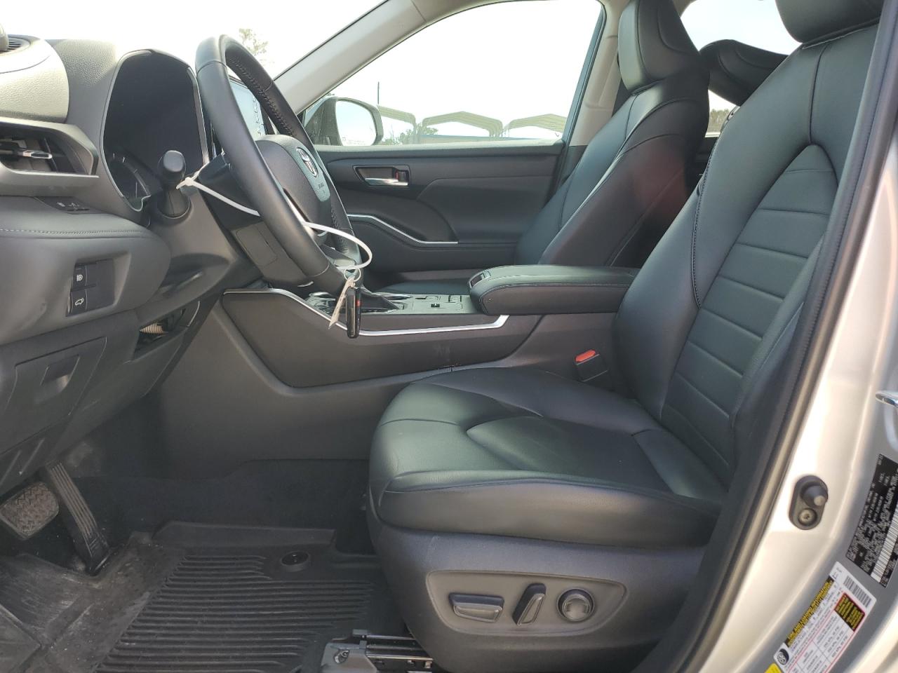 2022 TOYOTA HIGHLANDER XLE VIN:5TDGZRAH5NS141177