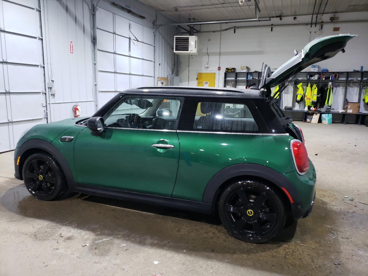 2022 MINI COOPER SE VIN:WMW13DJ04N2R21275