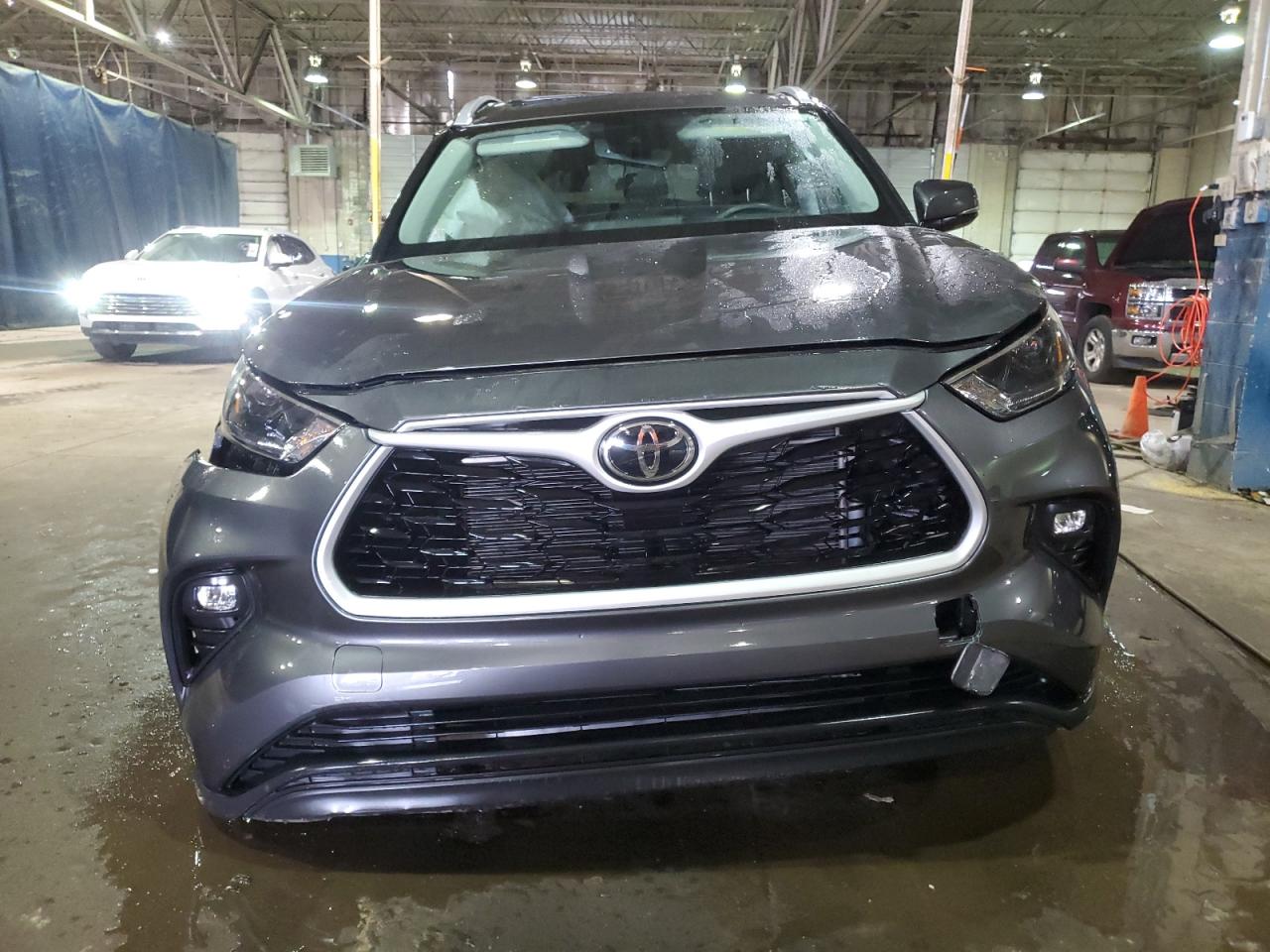 2022 TOYOTA HIGHLANDER XLE VIN:5TDGZRBHXNS222559