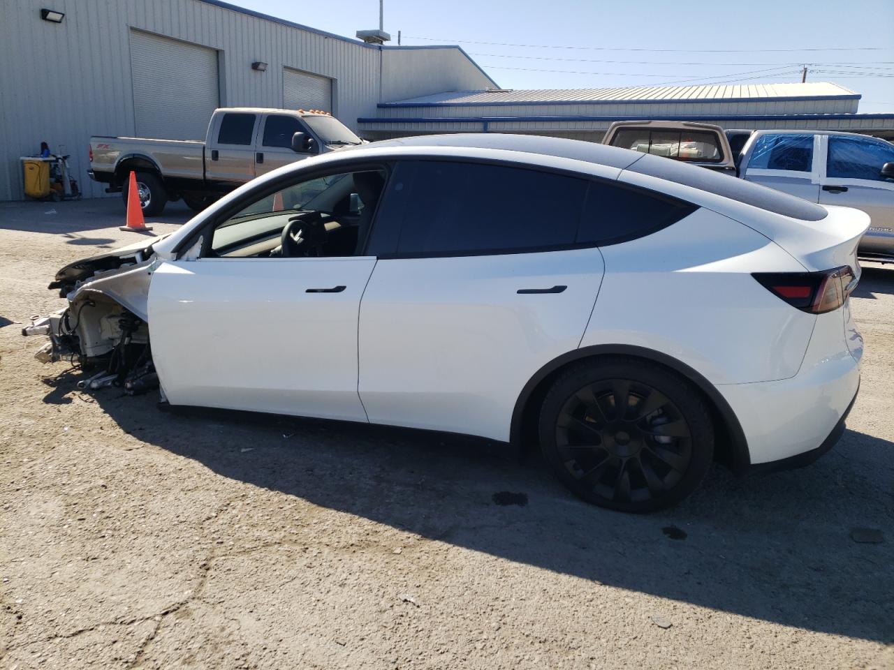 2024 TESLA MODEL Y  VIN:7SAYGDEE4RF077370