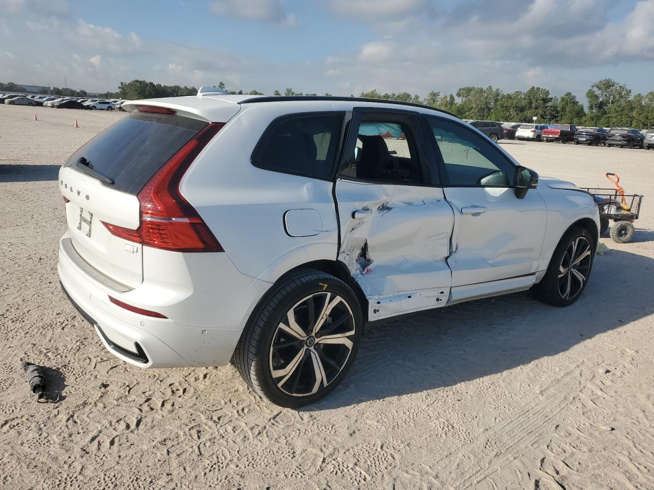 2022 VOLVO XC60 T8 RECHARGE R-DESIGN VIN:YV4BR0DM2N1960656