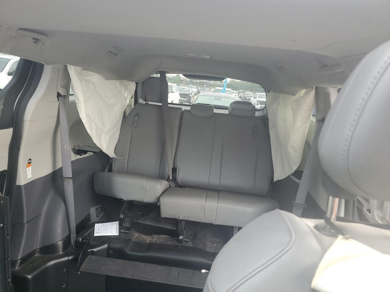 2022 TOYOTA SIENNA XLE VIN:5TDJRKEC1NS119821