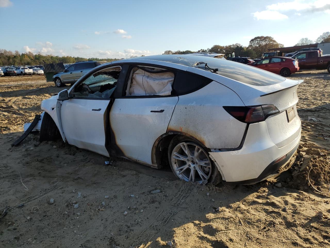 2022 TESLA MODEL Y  VIN:7SAYGDEE0NF332560