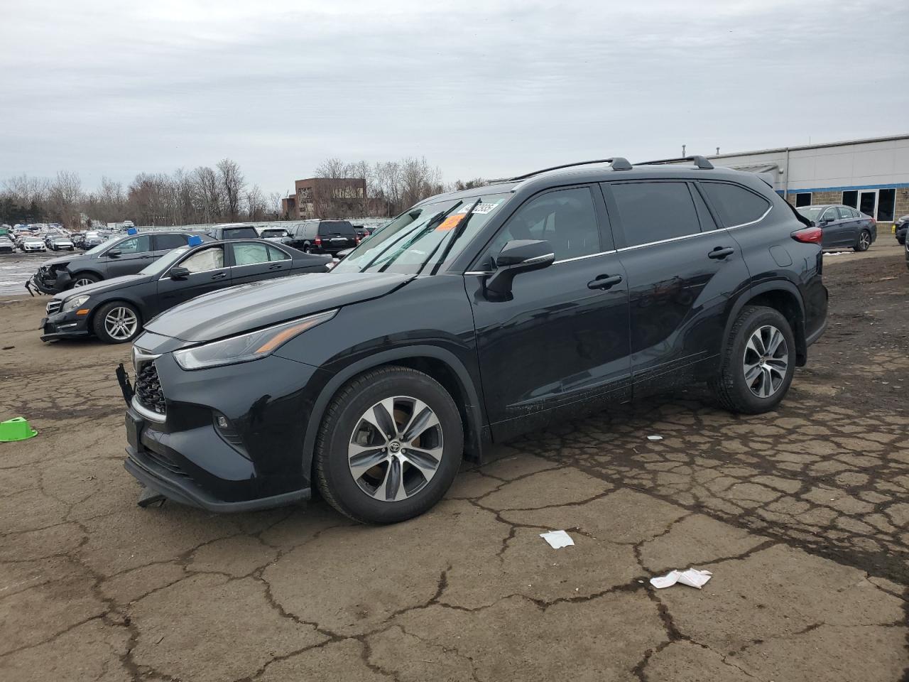 2022 TOYOTA HIGHLANDER XLE VIN:5TDHZRBH3NS255746