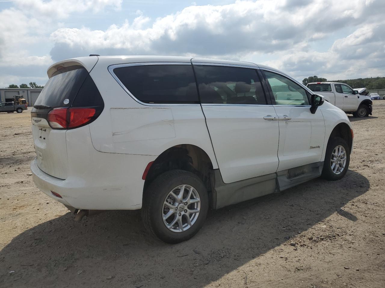 2022 CHRYSLER VOYAGER LX VIN:2C4RC1CG8NR103743