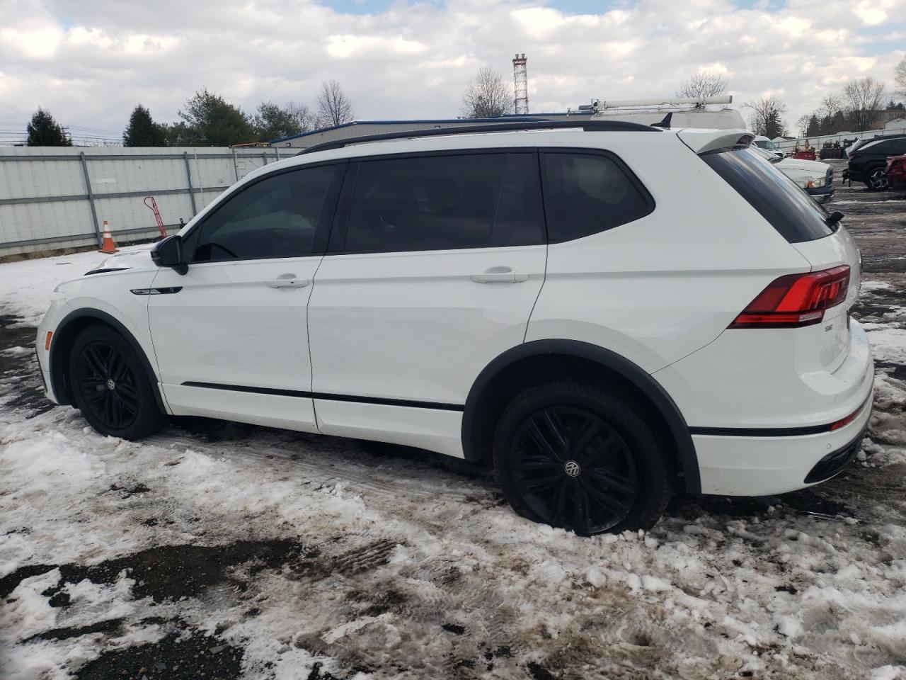 2022 VOLKSWAGEN TIGUAN SE R-LINE BLACK VIN:3VV8B7AX7NM025503