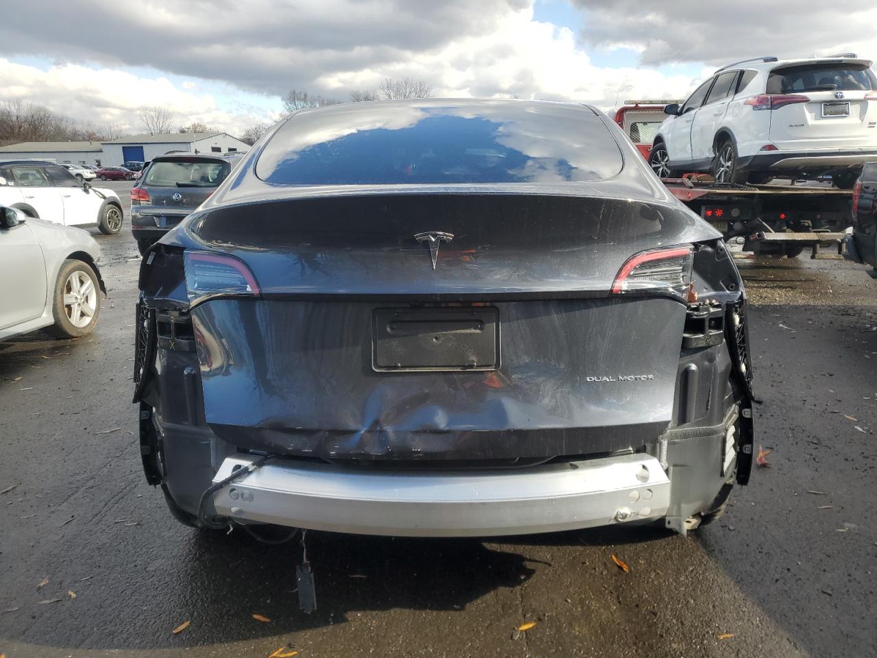 2024 TESLA MODEL Y  VIN:7SAYGDEE3RA247943