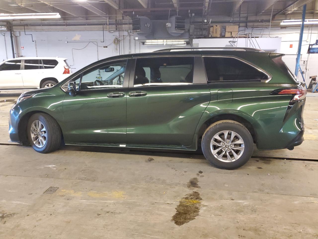 2022 TOYOTA SIENNA XLE VIN:5TDJSKFC4NS049251