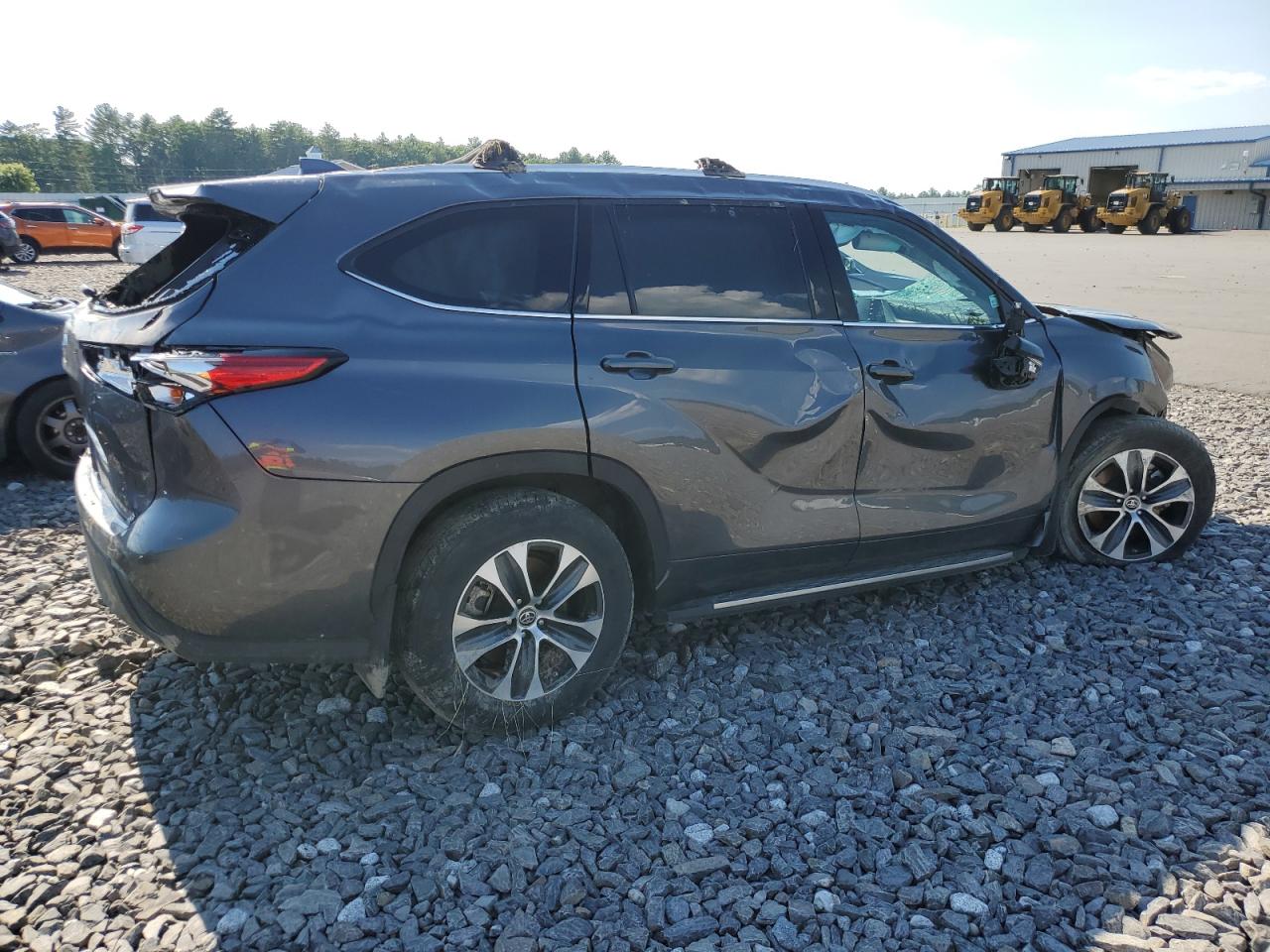 2022 TOYOTA HIGHLANDER XLE VIN:5TDGZRBH8NS189321