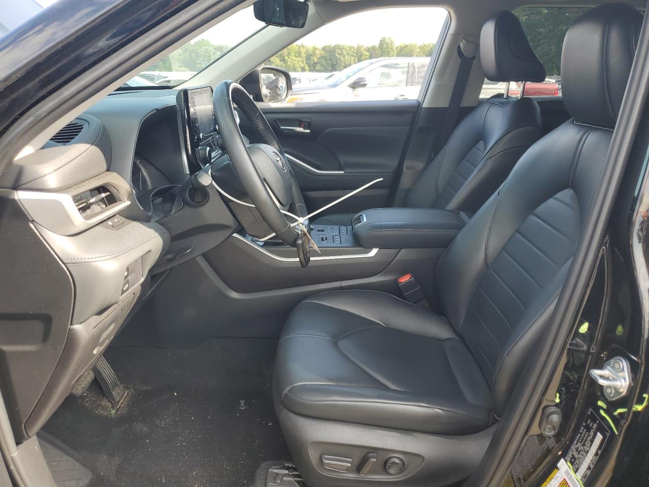 2022 TOYOTA HIGHLANDER XLE VIN:5TDHZRBH4NS581877