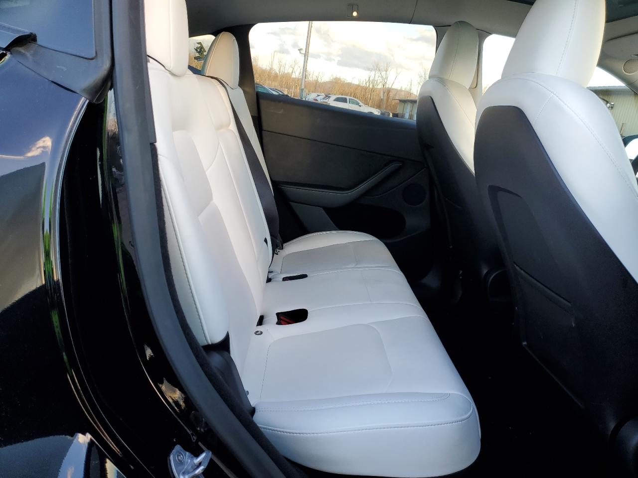 2024 TESLA MODEL Y  VIN:7SAYGDEEXRA271821