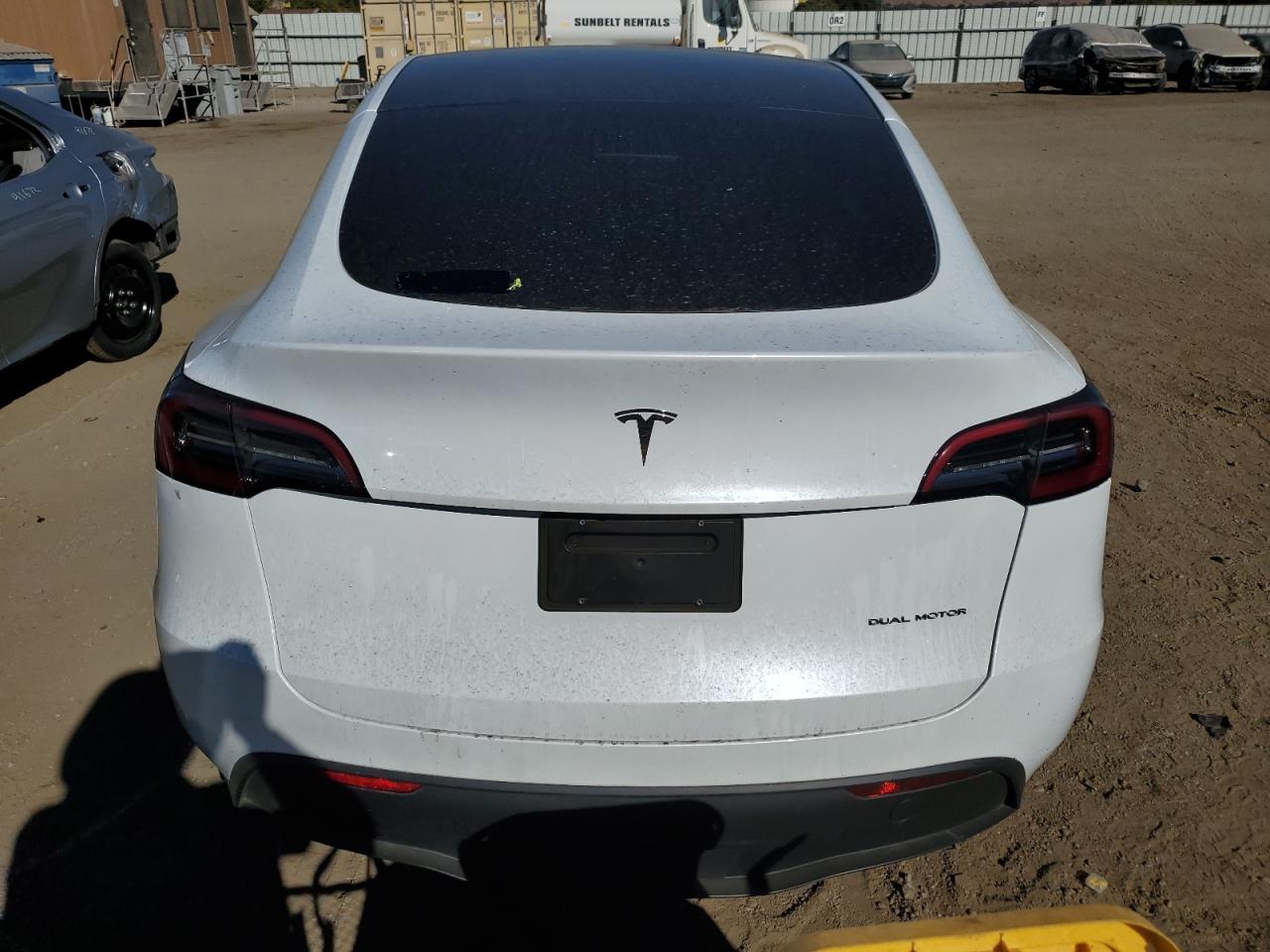 2024 TESLA MODEL Y  VIN:7SAYGDEE8RA263734