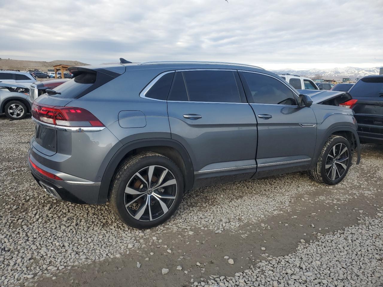2024 VOLKSWAGEN ATLAS CROSS SPORT SEL PREMIUM R-LINE VIN:1V2FE2CA3RC215426