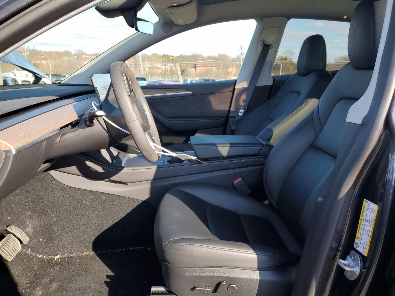 2024 TESLA MODEL Y  VIN:7SAYGDEE3RA228650