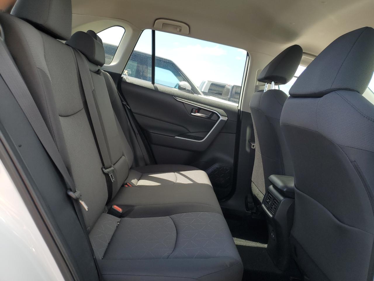 2024 TOYOTA RAV4 XLE VIN:JTMW1RFV3RD116930