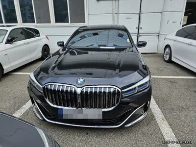 2022 BMW 740 VIN: