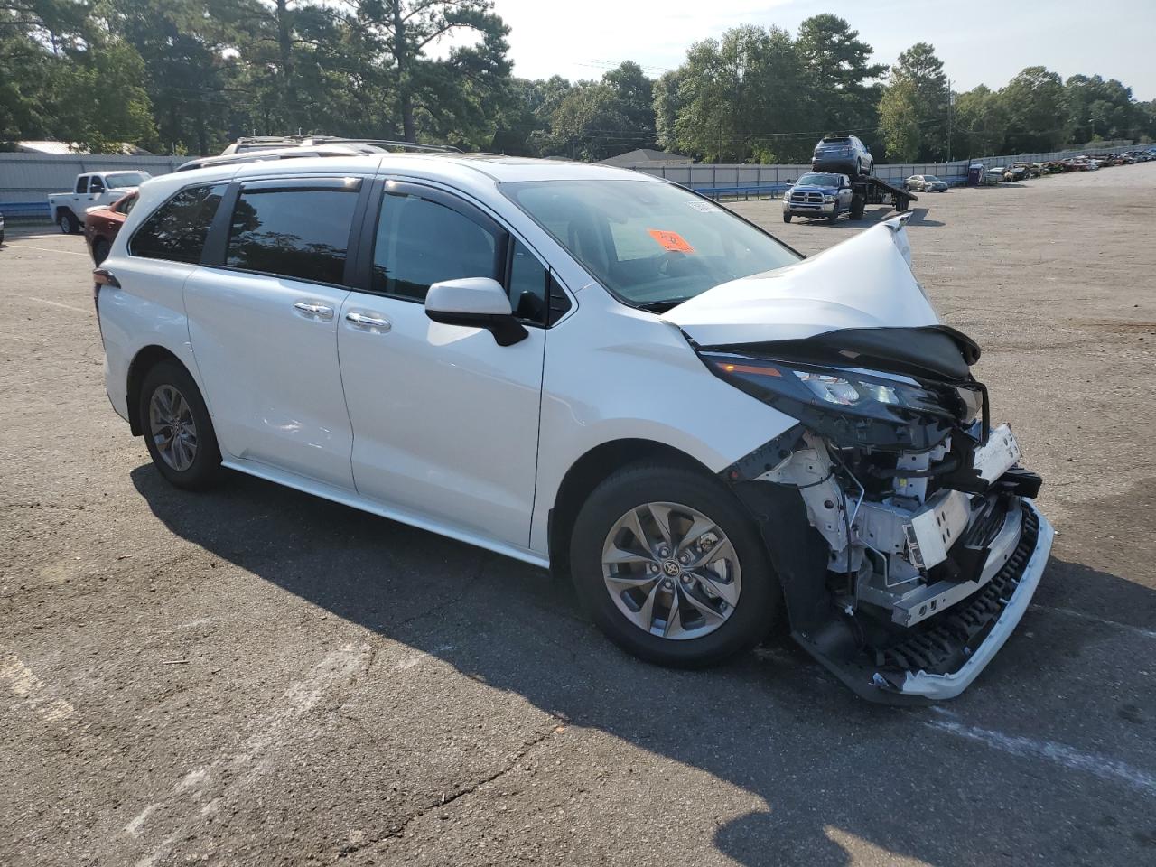 2024 TOYOTA SIENNA XLE VIN:5TDYRKEC4RS203572