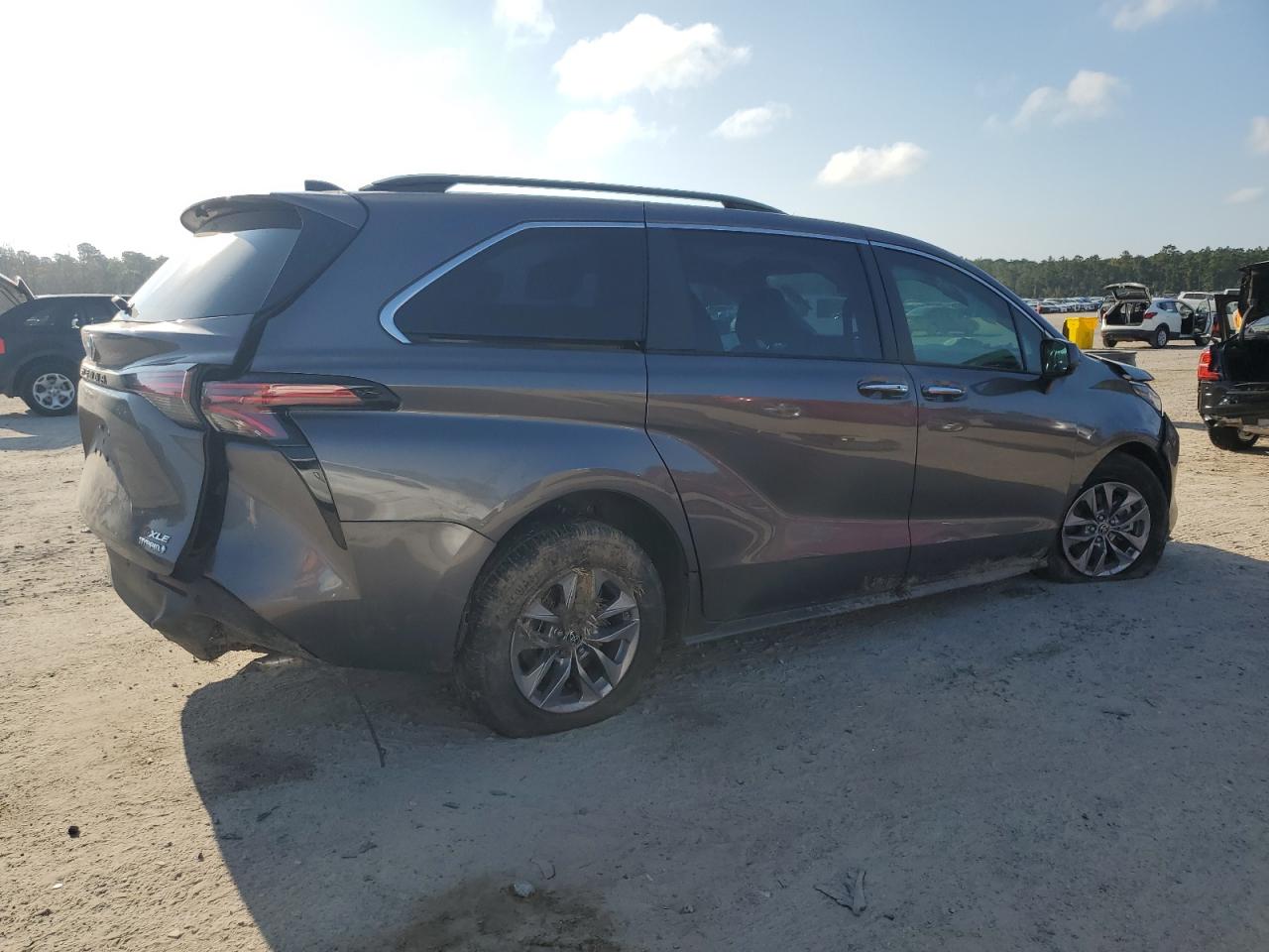 2022 TOYOTA SIENNA XLE VIN:5TDYSKFC3NS070199