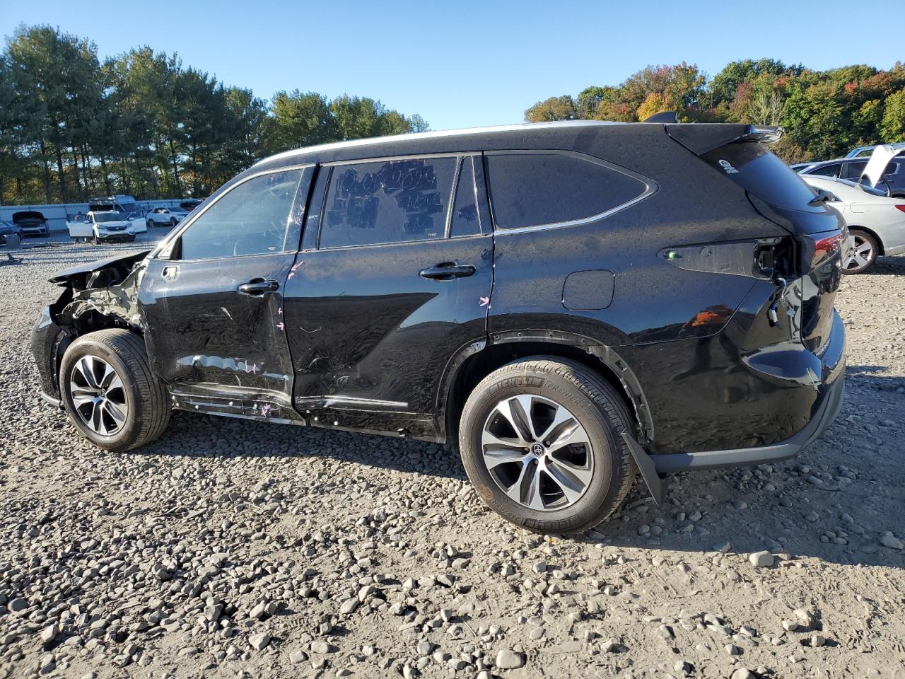 2022 TOYOTA HIGHLANDER XLE VIN:5TDHZRBH7NS565107